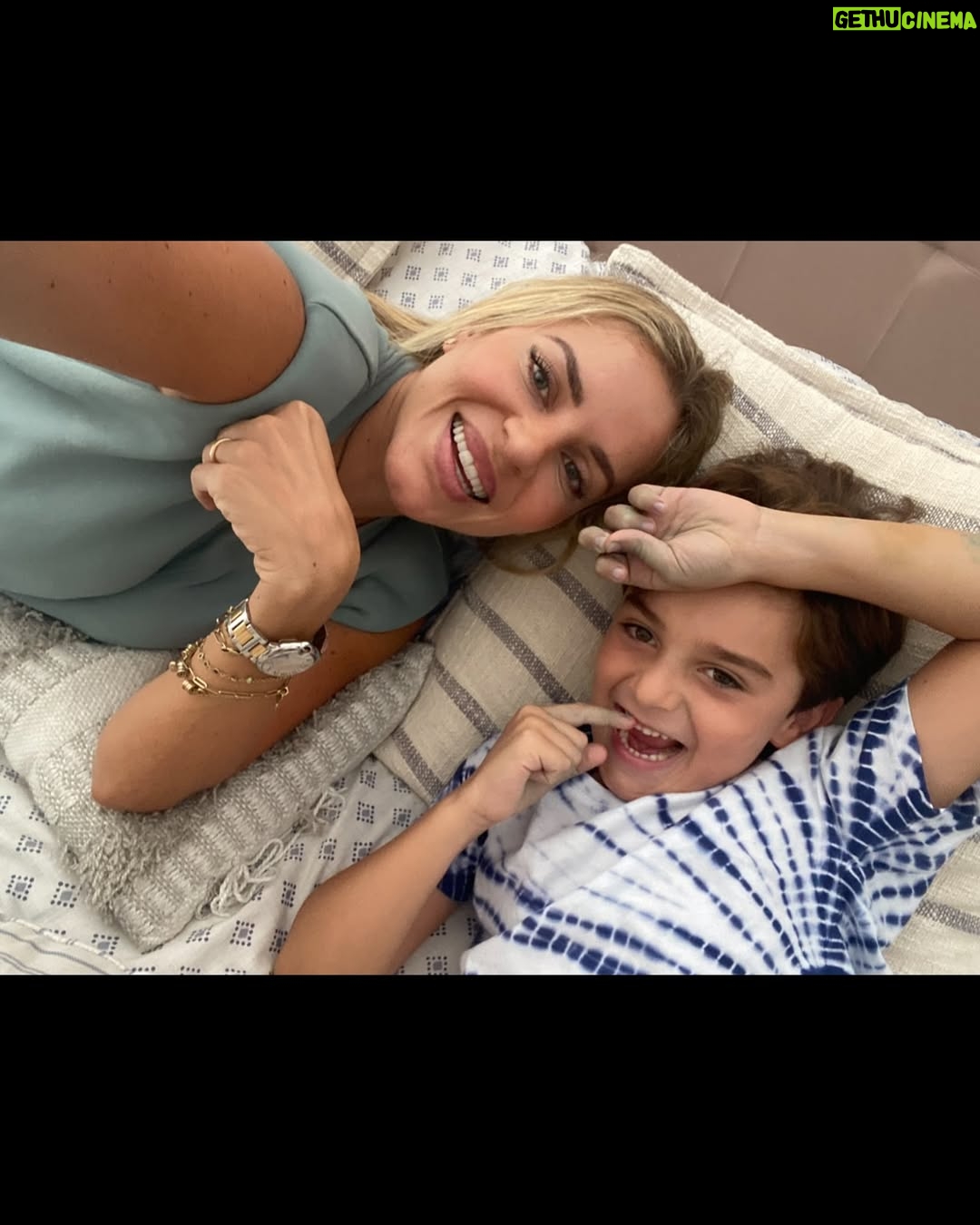 Marcela Ruete - 10.8K Likes - Feliz cumpleaƱos al niƱo de mi vida. A mi rey precioso. El mĆ”s divertido, sincero, ocurrido, y feliz!! Desde que naciste sorprendiste a todos. DespuĆ©s de haber tenido por cesĆ”rea a Cay, dos aƱos despuĆ©s naciste parto natural, sin anestesia š«£. Sanito y feliz. Como nos dijo el Dr cuando saliste ā este niƱo es un toroā jajajajjaj . Que siempre seas feliz, alegre, y agradecido. Te queremos