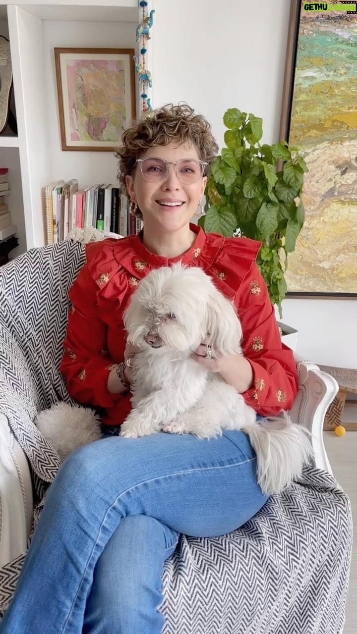 Margarita Ortega - 1.5K Likes - 🌟 Incluir mis lentes progresivos Varilux en mi día a día fue tan sencillo como increíble. ¡Es en serio! Miren de lo que me estaba perdiendo y que ahora puedo hacer:
✔️ Llevar a cabo todas mis actividades cotidianas con total naturalidad.
✔️ Sentirme lista para afrontar cualquier desafío que venga.
✔️ Ver TODO lo que quiero, sin límites.
✔️Sentirme cómoda, guapa, libre, con mi estilo y segura de mí con mi nueva libertad visual.
Soy una mujer de la mediana edad y con mis lentes progresivos Varilux, que me acompañan todo el día, me siento plena, confiada y tranquila.
#Varilux #LentesProgresivos #ConfianzaVisual #VerConClaridad #VidaPlena #Essilorluxottica #publicidad