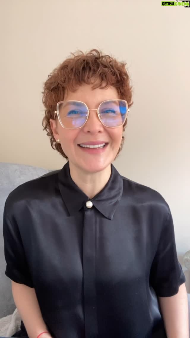 Margarita Ortega - 746 Likes - Llega 2025 con un nuevo ingrediente, sumaremos poemas breves a nuestros habituales cuentos cortos. ¡Todo un reto!
Espero que me cuenten en sus comentarios como les va con la ampliación de este universo que hemos venido compartiendo y construyendo a través del tiempo en mi cuenta.
Un abrazo.
#hoy de Nicanor Parra: La montaña rusa.
#leer #libros #literatura #poemabreve #poema #margaritaortega