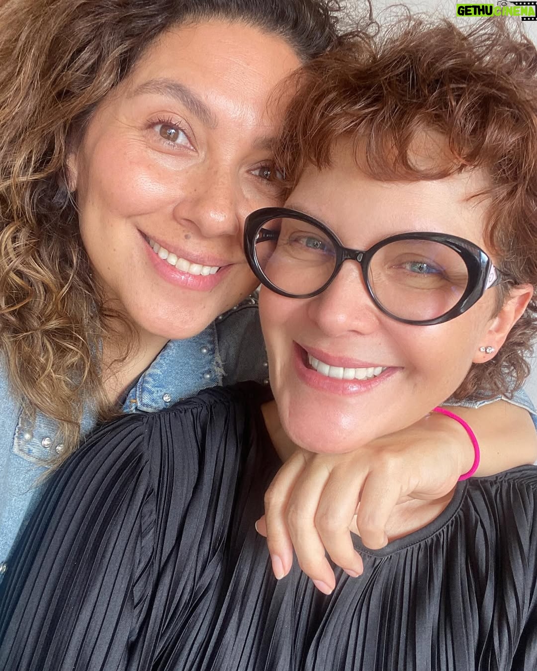 Margarita Ortega - 2.2K Likes - ¿Cómo no morir de amor por ti? ¡Qué la vida se nos siga pasando así! Te adoro. #amigas @paoovallereporter
#desdesiempre #friends