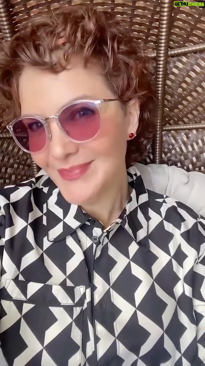 Margarita Ortega - 550 Likes - Prepárate para la segunda temporada de #mujeres50masconmargaritaortega recordando los mejores momentos de la primera.
En este clip hablamos sobre un tema de suma importancia en la mediana edad: la microbiota. Esos billones de microorganismos que habitan en nuestro cuerpo y que juegan un papel clave en la digestión, la piel, el peso, el sistema inmune, y hasta en el equilibrio hormonal.
La nutricionista Ligia Guerrero, nos explica que función cumple en nuestro cuerpo y de que forma podemos conservarla en óptimas condiciones. @ligiaguerrero.nutriconciencia
🌟 #Microbiota #SaludIntestinal #saludhormonal #peso #Menopausia #bienestar #CuidadoHolístico #mujer #mujeres #medianaedad #soyyo #plenitud #MargaritaOrtega