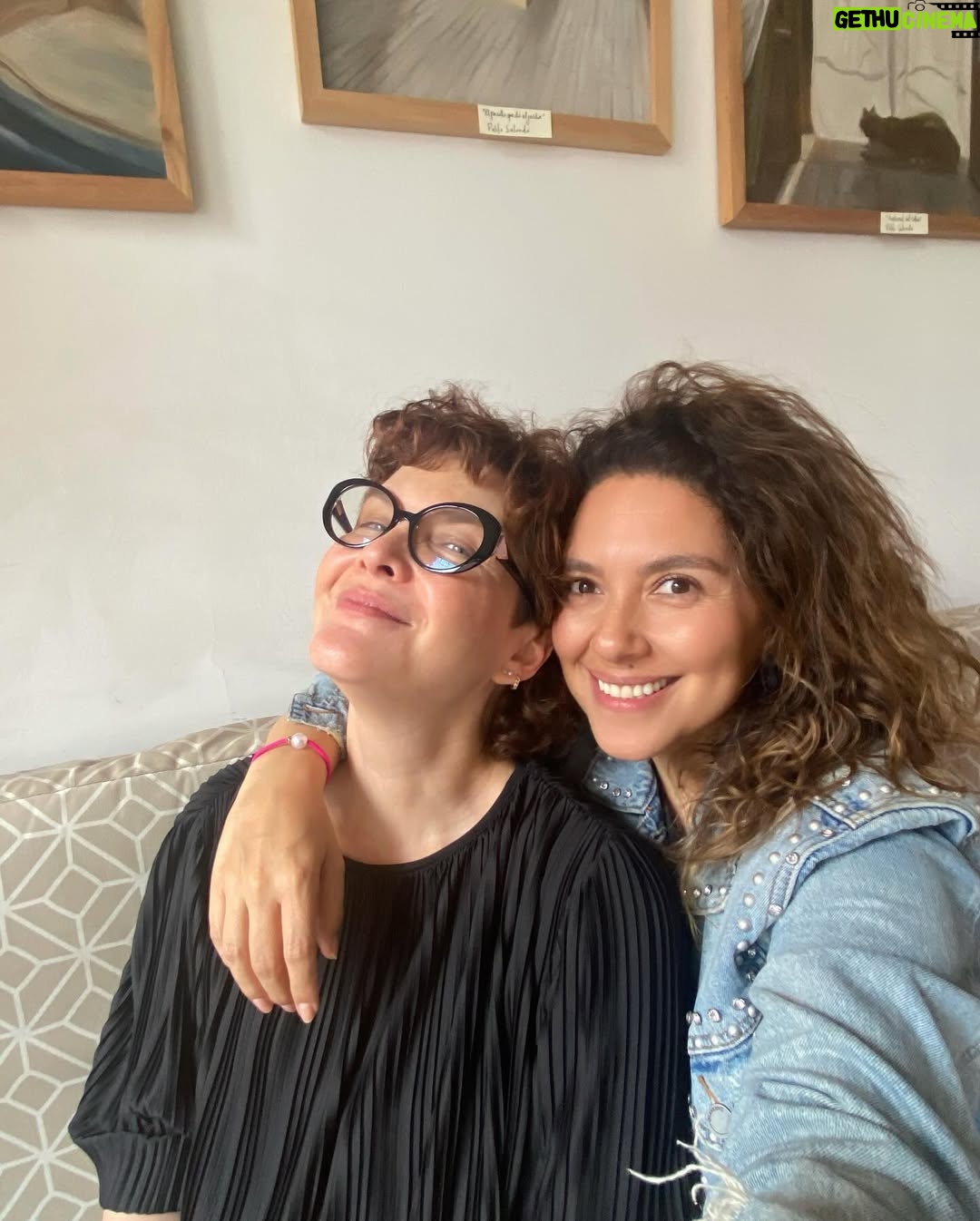 Margarita Ortega - 2.2K Likes - ¿Cómo no morir de amor por ti? ¡Qué la vida se nos siga pasando así! Te adoro. #amigas @paoovallereporter
#desdesiempre #friends