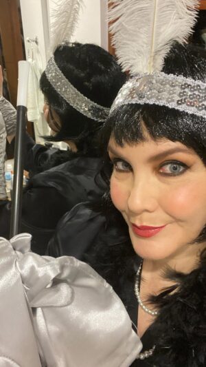 Margarita Ortega Instagram - Cuando llega el mes que más disfruto del año. #felizhalloween #2024 
¡Amo octubre! 🎃
#halloweencostume 
🌸Primer disfraz de este año. 
#charleston #flappergirl #20s #fiesta #margaritaortega