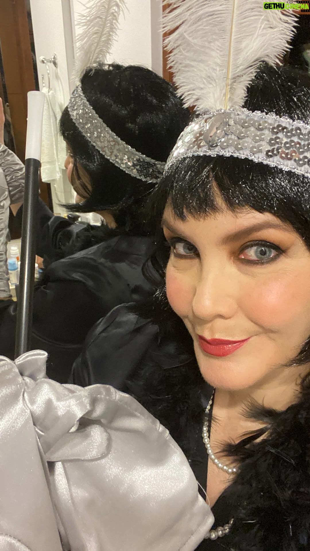 Margarita Ortega - 571 Likes - Cuando llega el mes que más disfruto del año. #felizhalloween #2024
¡Amo octubre! 🎃
#halloweencostume
🌸Primer disfraz de este año.
#charleston #flappergirl #20s #fiesta #margaritaortega