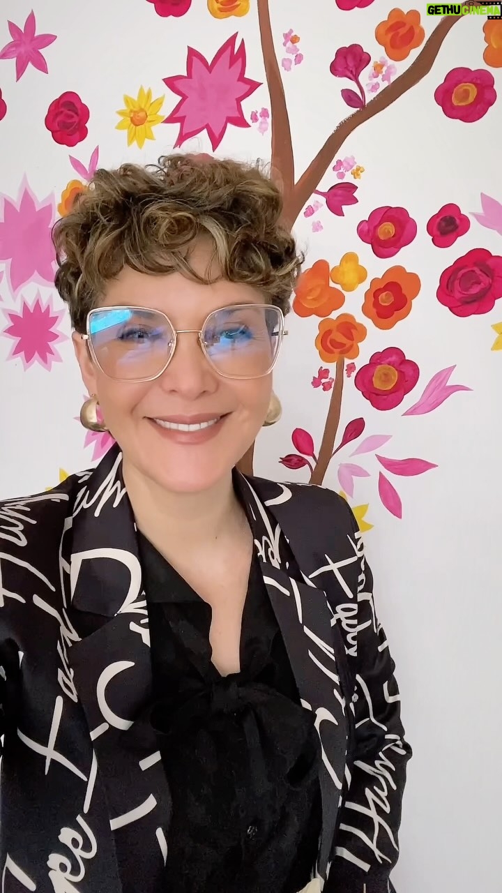 Margarita Ortega - 637 Likes - ¡Llega el viernes con nuestro cuento de la semana! De Julio Riquelme: "Pie de página"
Abrazos.
#margaritaortega #leer #libros #cuentocorto #microficcion #literatura #leyendo #cuentos #microcuento