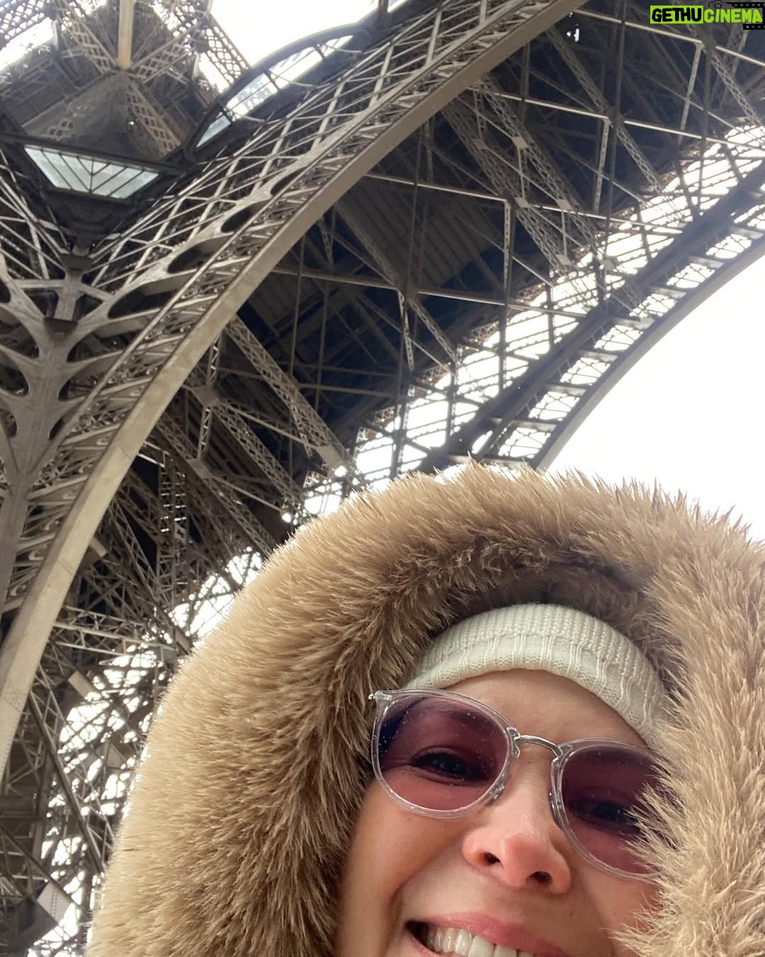 Margarita Ortega - 4.8K Likes - Postalita invernal! 🧣❄️ #paris