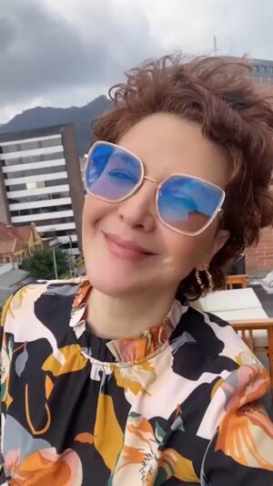 Margarita Ortega Instagram - Antes de iniciar la segunda temporada de #mujeres50masconmargaritaortega seguimos recordando los mejores momentos de la primera.

En este vídeo vas a encontrar algunos de los tips sobre diagnóstico y planeación financiera en la mediana edad que nos dio la economista Andrea Ochoa. @andrea.ochoa.ochoa2 

Recuerda que encuentras las entrevistas completas en el canal de YouTube: Mujeres 50  con Margarita Ortega. 

#medianaedad #pension #educacionfinanciera #retiro #pension #ahorro #economia #independencia #autonomia