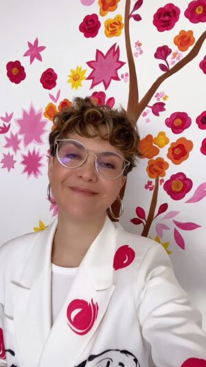 Margarita Ortega Instagram - Vamos a comenzar la semana con este cuento corto de Julia Otxoa: "Carpetas" 
Los leo en comentarios. 
#felizlunes #microficción #cuentocorto #leer #libros #literatura #margaritaortega