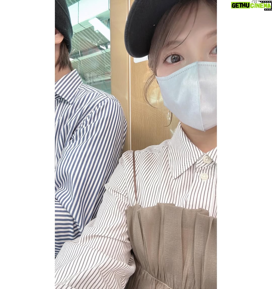 Mari Yaguchi - 4.7K Likes - ちょっと前のお話になりますが、、
結婚記念日の思い出🥹✨
3月26日は結婚記念日だったので、
お昼ご飯は旦那さんと2人でランチ😊✨
『どこ行きたい?』と聞かれて、
『一蘭!』と即答しました🥹✨
子供達がまだまだ暴れん坊時期なので、
なかなか行けなくて妊娠中も行ってないから約7年ぶりくらい😭
美味しすぎたー😭
ちょっと泣きそうになったー😭✨
そんな私を隣から写真撮ってくれていました😊
カウンター横並びで仕切りもあったから
2人でランチって感じしなかったけどねw
もう少し大きくなったら子供達とも行こうっと🍜✨
そして夕飯は家族で最近出会った焼肉屋さんへ😋✨
予約はだいぶ前から取ってくれていました✨
座敷もあるから過ごしやすく、
なんといっても美味しい🥹💕
いっぱい食べました😋✨
おとうちゃん✨
毎日家族を笑顔にしてくれてありがとう✨
お仕事から帰ってきていきなり子供達と遊び始め、
家事もなんだって出来ちゃうスーパーおとうちゃん。
いつも本当に助けられています。
これからもどうぞよろしくお願いします!!
この日洋服をストライプで合わせてきたのか、
偶然なのかはいまだに聞けていません♡
たまにはこんな投稿もしてみようかなと😂✨
なんかすみません🥹