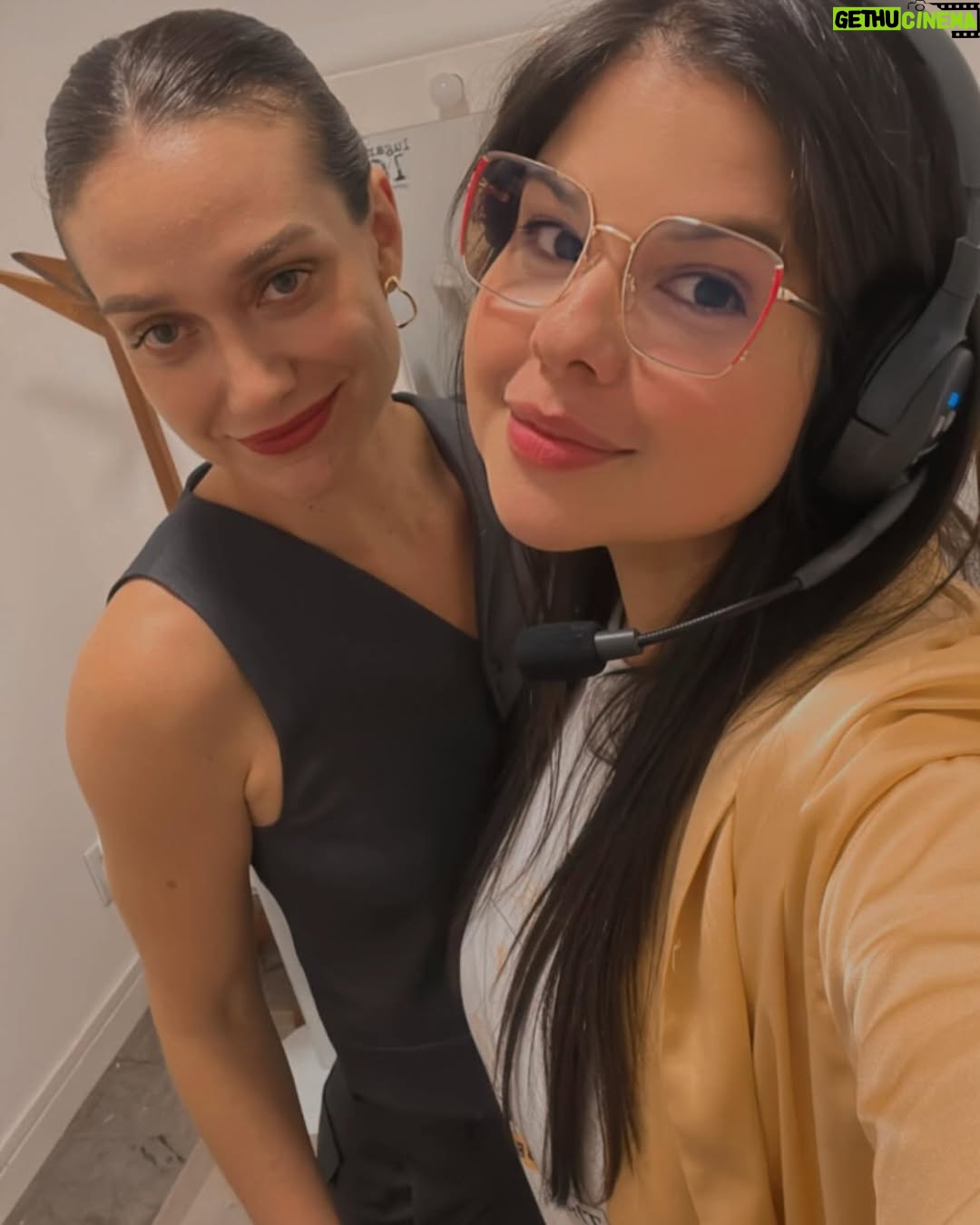 Maria Pinna - 46.1K Likes - O que Cúmplices uniu ninguém separa!!! Obrigada pelo seu depoimento. Tão lindo ver como o tempo passa e você continua com esse brilho que é tão seu… minha “filha”segue maravilhosa gente! @larissamanoela te amo e te roubaria mil vezes… kkkk
Brincadeiras a parte, ontem participei do Endosummit Brasil 2025 a convite do @drmauricioabrao ao lado de outros profissionais renomados na área da ginecologia e de mulheres incríveis que compartilharam histórias e depoimentos diferentes, mas que tinham algo em comum: a força de enfrentarem a endometriose.
Obrigada @drhenriqueabrao @lala.mesquita @drluanaaraujo @endometriosis_surgeon
Dividir minha história e alertar outras pessoas foi gratificante. Agradeço o convite e o carinho de todos!