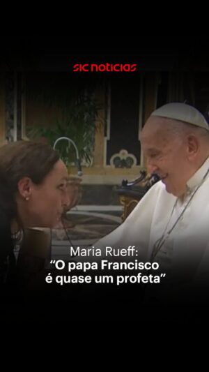 Maria Rueff Instagram - Na antena da SIC Notícias, Maria Rueff recordou quando esteve com o Papa Francisco, em 2024, num encontro que contou com a presença de mais de 100 humoristas, como Jimmy Fallon, Fábio Porchat, Ricardo Araújo Pereira e Chris Rock. A humorista portuguesa recordou com carinho as palavras de Francisco sobre a "missão" dos comediantes e deixou para reflexão algo que o sumo pontífice disse: "quando um humorista faz alguém rir, Deus também sorri".

Saiba mais através do link na bio

#igrejacatolica #church #popefrancis #papafrancisco #vaticano #news #sicnoticias