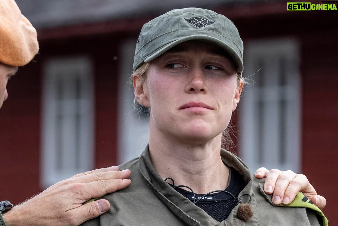 Maria Stavang - 10.2K Likes - Foreløpig i Kompani har jeg i hvert fall blitt den lureste versjonen av meg selv! 🪖