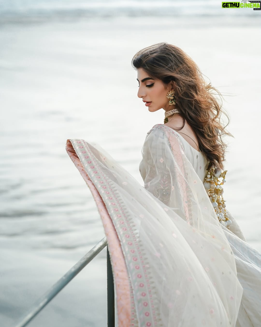 Mariam Ansari - 4.7K Likes - A realm that feels foreign!
Gorgeous outfit by @mohsin.naveed.ranjha
