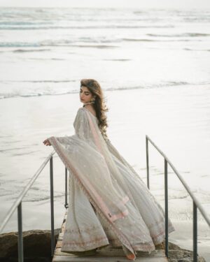Mariam Ansari Instagram - A realm that feels foreign! 

Gorgeous outfit by @mohsin.naveed.ranjha