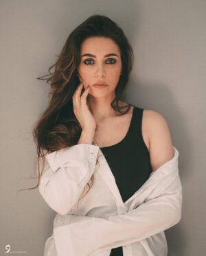 Mariam Hassan Instagram - Stay simple ..stay kind ..stay smart 🦋

📸by @danielsalib_photography 💫