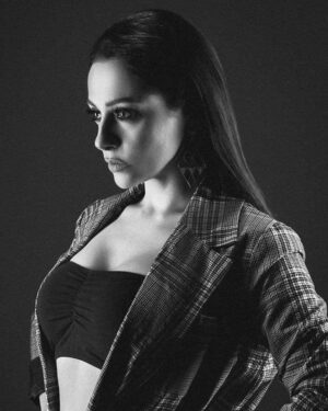 Mariam Hassan Instagram - ♠️🤍

📸 @danielsalib_photography 💛
#mua @makeup_rashakhalaf
#blackandwhite