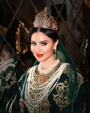 Mariam Hussein Instagram - "ليلة الحنة في المغرب، تقليد عزيز يحتفل به كل عام في ليلة 27. كانت فرصة مميزة لي أن أحتفل بتجهيز الحناء لابنتي، مشاركًا معها سعادتها. استمتعنا بحفل مغربي رائع، بأجواء جميلة وقفطان مغربي تقليدي. 💖✨#قفطان_النطع 🌿 #ليلة_الحنة #تقليد_مغربي #عائلة"

Special thanks for @hassna_designs 
Thank you best band @abdol3issawi_03
📸@shadi.taghlibi
Glam @laurancebeautysalon