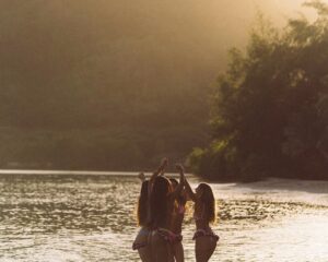 Mariana Wengorovius Instagram - late recap from Hawaii w/ @missus_swimsuits SS’25 🌺🌴
📸: @deyvismalta