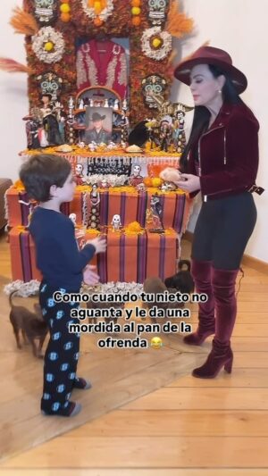 Maribel Guardia Instagram - Yo le dije que pusiera el pan de muerto donde quisiera 😂😂😂😂😂