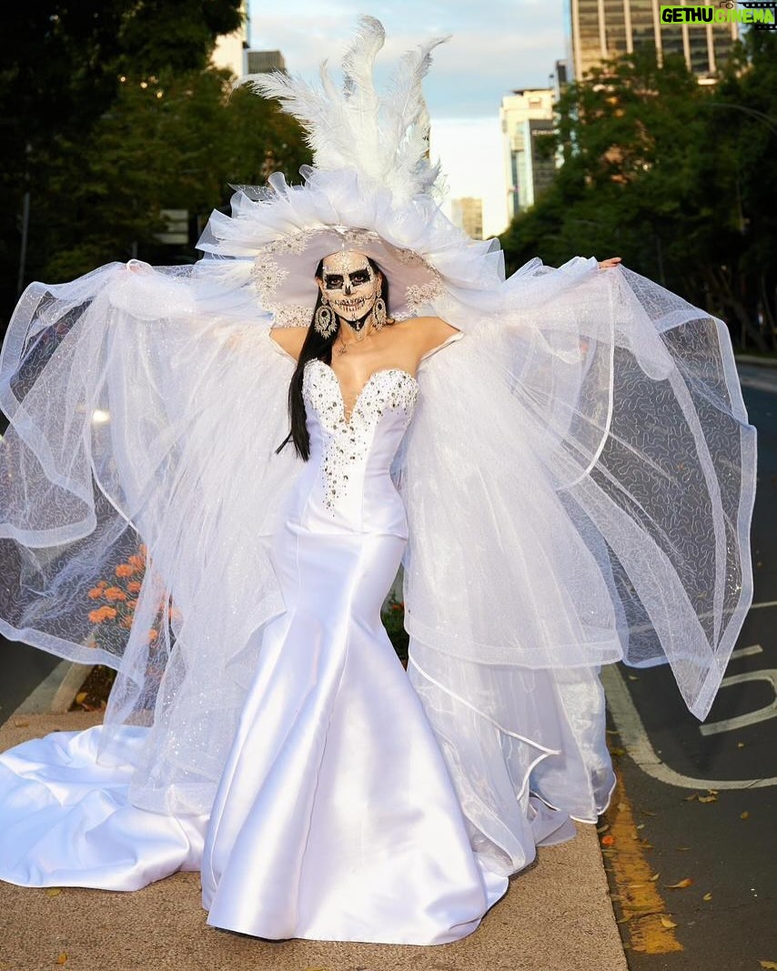 Maribel Guardia - 294.2K Likes - #Catrina 🌸💀 Recordando que somos eternos
Que la muerte es solo un paso para regresar a nuestro verdadero origen, el espíritu divino De Dios
Foto: @luisreyes_foto
Look: @mitzyofficial_ 👰🏻
Maquillaje: @mexicanmakeupartist
.
.
.
#diademuertos #catrinas #mexico