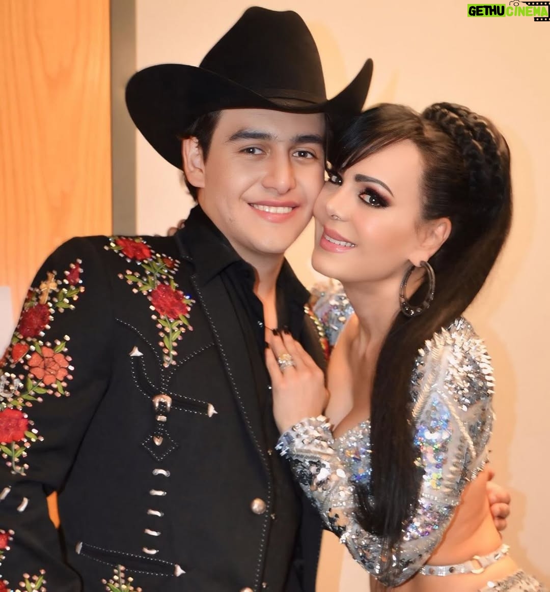 Maribel Guardia - 122.5K Likes - Aunque estés lejos sé que siempre te tendré, vives en mi corazón, aprendí a atrapar esos momentos mágicos e irrepetibles que compartimos juntos. He tenido que aprender a escucharte en mis recuerdos y sumergirme en la inmensidad del amor infinito de Dios, porque sé que estás con él y eres feliz, pero como dueles. 😢 TE EXTRAÑO y te AMO cada día más, 22 meses. 🙏🏼 Dame valor y dame fuerza mi amor ♥️😇