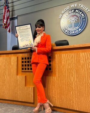 Maribel Guardia Instagram - El 30 de diciembre fue proclamado como el día de Maribel Guardia 💃🏻🥹🙏🏼😱 Mil #gracias a la Ciudad de #miami , al comisionado @joecarollonow y al público por todo el cariño y amor que me ha dado durante todos estos años. Sin palabras, LOS AMO 🥰🙏🏻🙏🏻🙏🏻🙏🏻🙏🏻🥰😘😘 #USA