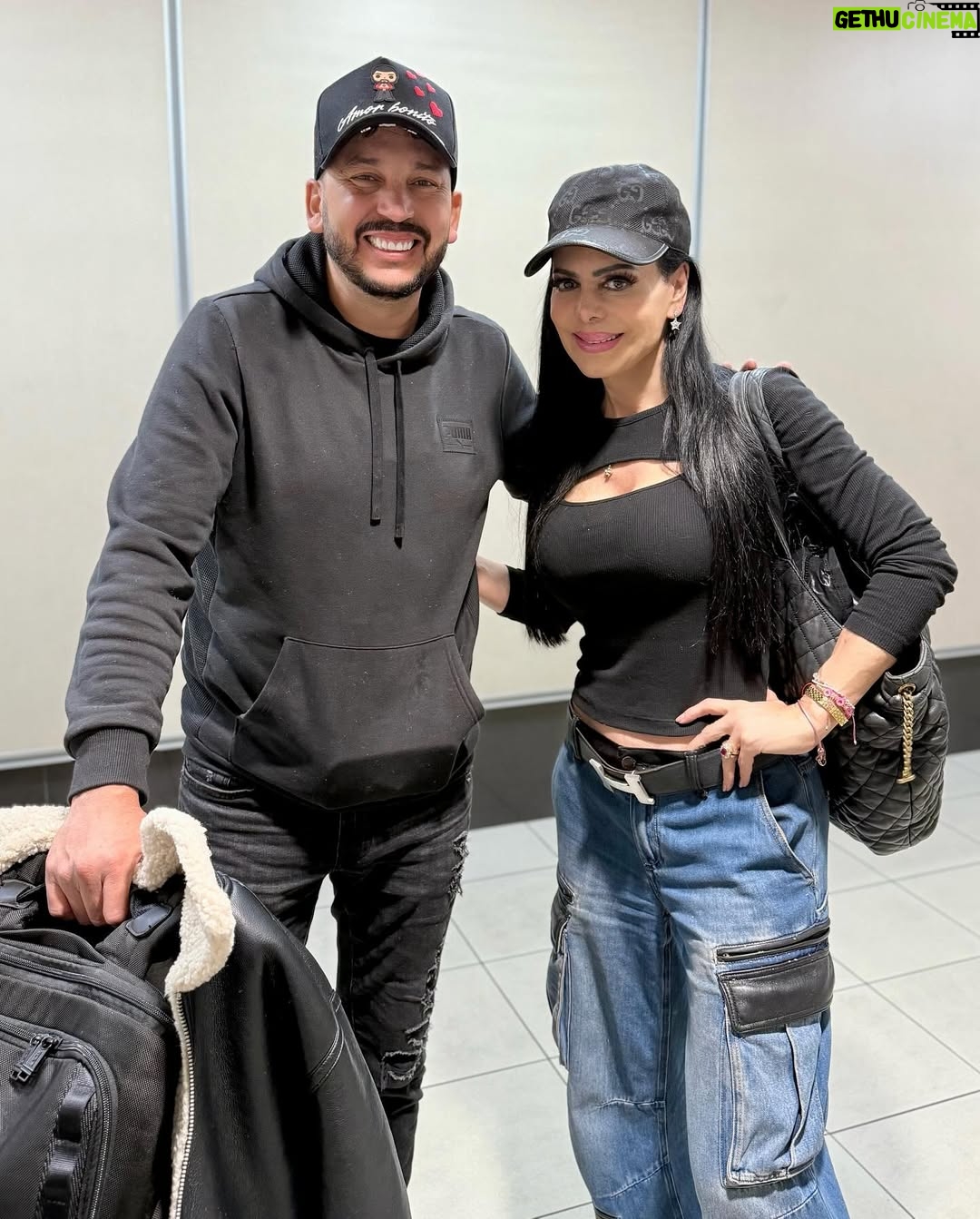 Maribel Guardia - 61.4K Likes - Hoy en el aeropuerto de mi linda #costarica 🇨🇷 me encontré con @luisangelelflaco. Vino a cantar a #liberiaguanacaste Tremendo cantante y todo un caballero. Arriba #sinaloa ‼️ ¿Les gusta como canta? Buenas noches 🌙
