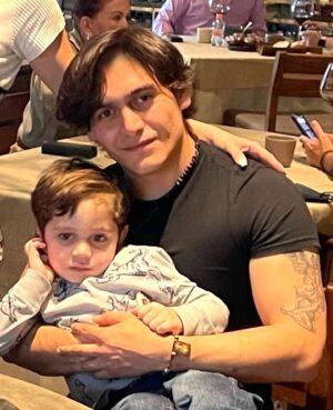 Maribel Guardia Instagram - 19 meses 🥲 Será que algún día duela un poquito menos?  Dios como sufro  tu ausencia hijo de mi alma alegría de mi corazón, brillo de mis ojos . Te extraño 🥲