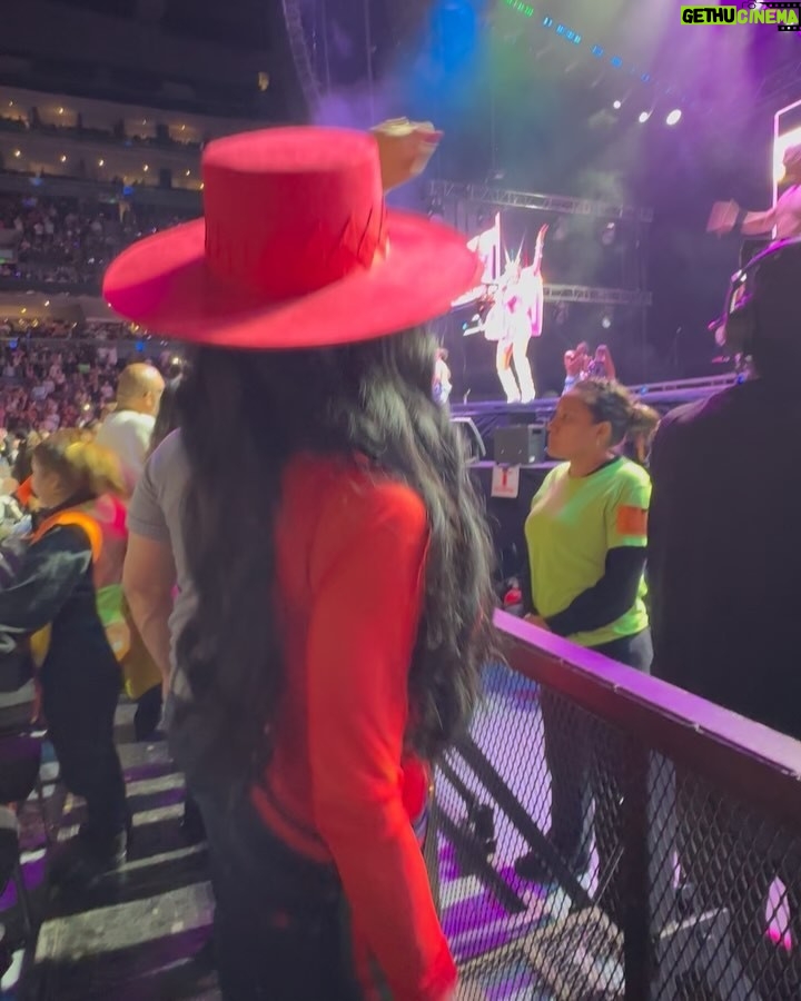Maribel Guardia - 42.6K Likes - Te disfruté demasiado querida amiga traes un show ESPECTACULAR @gloriatrevi 💃🏻🎶❤️