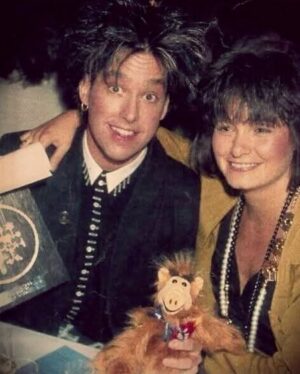 Marie Fredriksson Instagram - Swedish Grammy 1989! Songwriter of the year for ”Look Sharp!”. Åsa brought a friend. 🥂