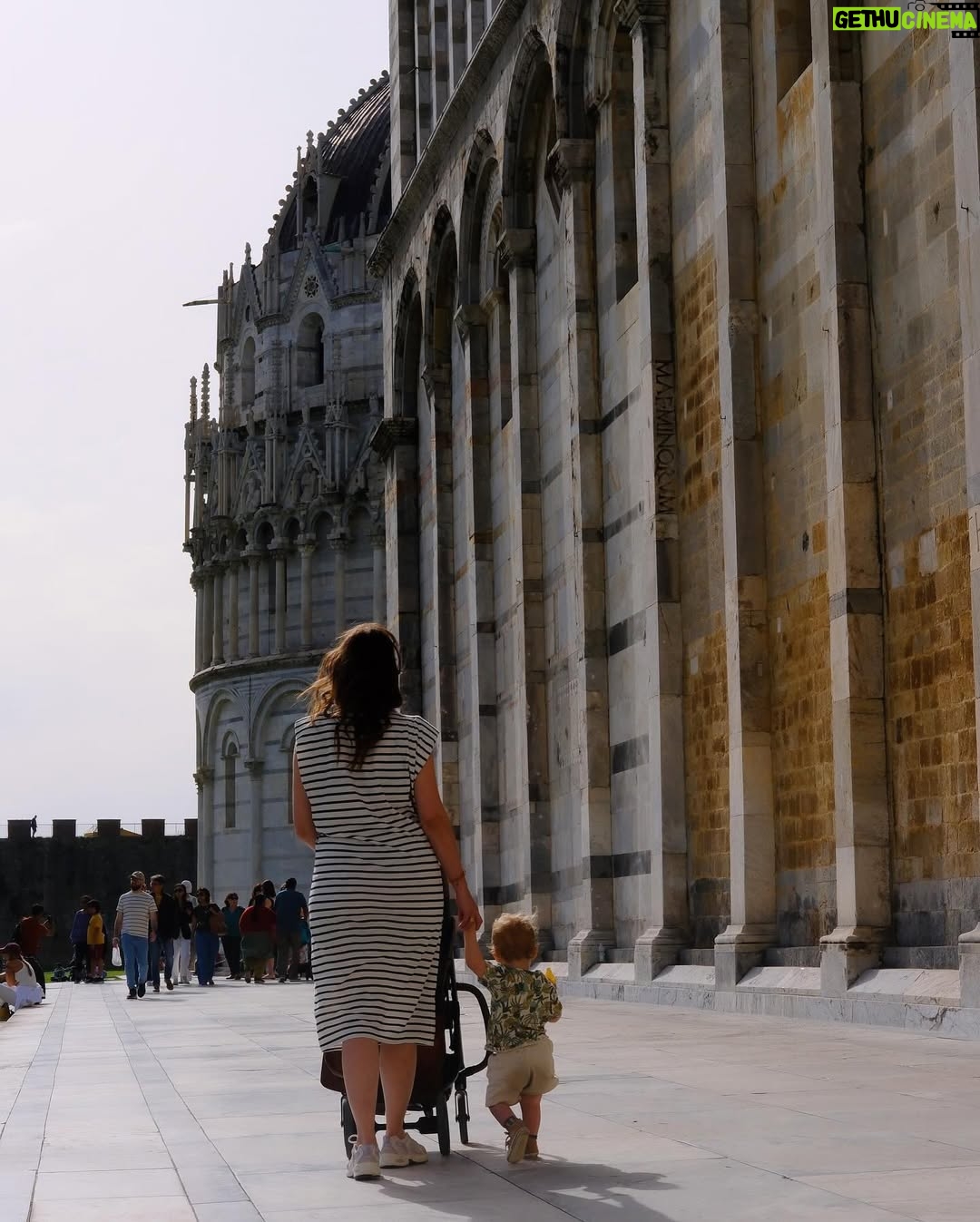 Marieke Elsinga - 22.3K Likes - Pisa. Een drieluik. 🇮🇹
1. Mona Pisa
2. ”Lopen, lopen, lopen”
3. Toren tegenhouden nieuwe stijl