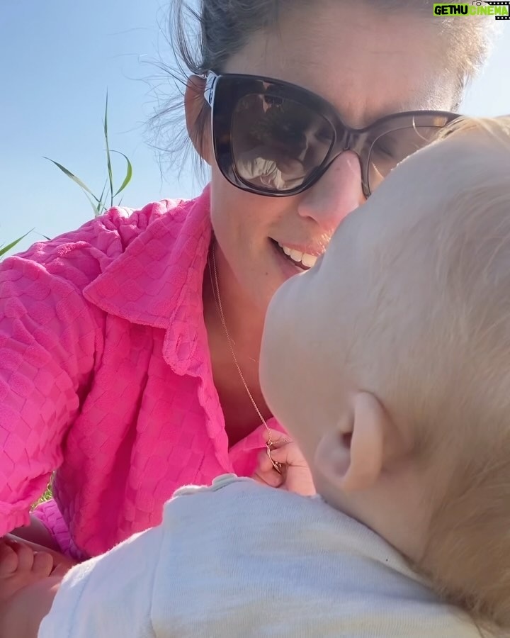 Marieke Elsinga - 18.3K Likes - Deze zomer al aan het oefenen voor m’n rol als eekhoorn. In het hoge gras voor altijd enthousiast publiek dat gegarandeerd niks zou verklappen 🐿️