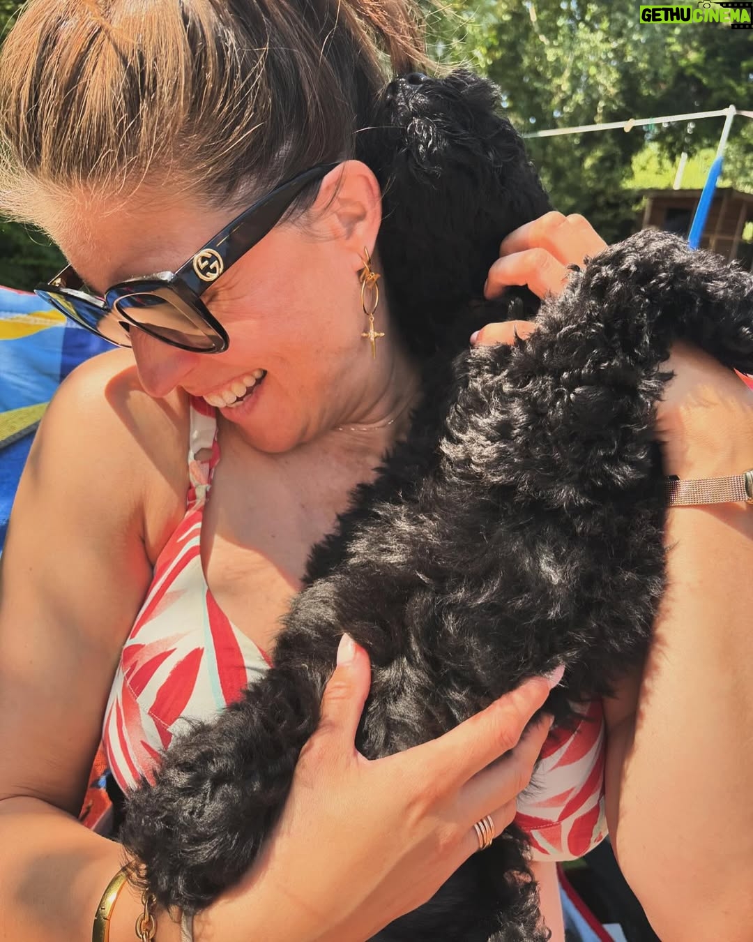 Marieke Elsinga - 10.2K Likes - Even vreemdgaan met een hond. Kiki zit op 1,5 uur rijden afstand.