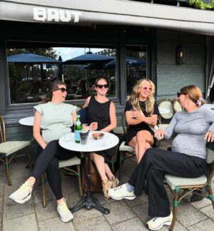 Marieke Elsinga Instagram - Hier zit bij elkaar opgeteld zo’n 20 jaar aan barista ervaring ☕️ Maar nu ervaren we het vooral vanaf de andere kant.