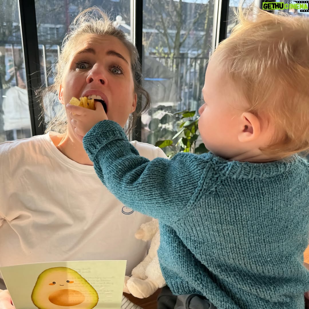 Marieke Elsinga - 18.8K Likes - Mam, neem nog effe wat chips. Neem nou joh.