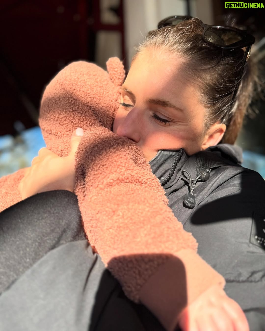 Marieke Elsinga - 10.7K Likes - Zon en knuffels. All I need 💕