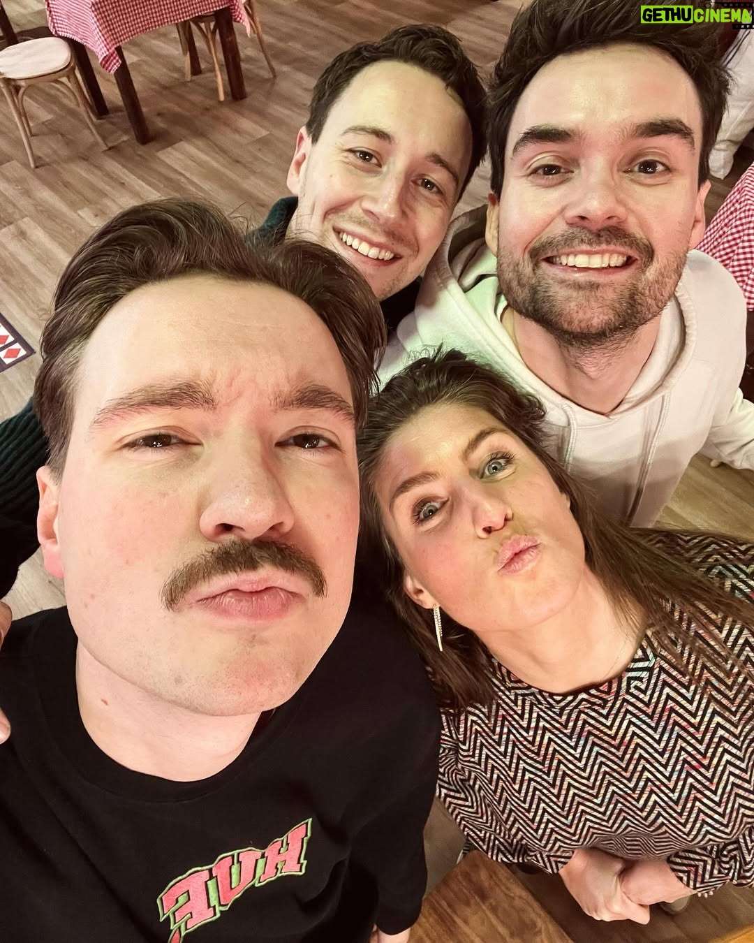 Marieke Elsinga - 36.7K Likes - De deuren zijn gesloten! Komende tijd hoor je ons vanuit de Q-escape room 😍. Help ons de muzikale code te kraken! Pas dan kunnen we er weer uit.