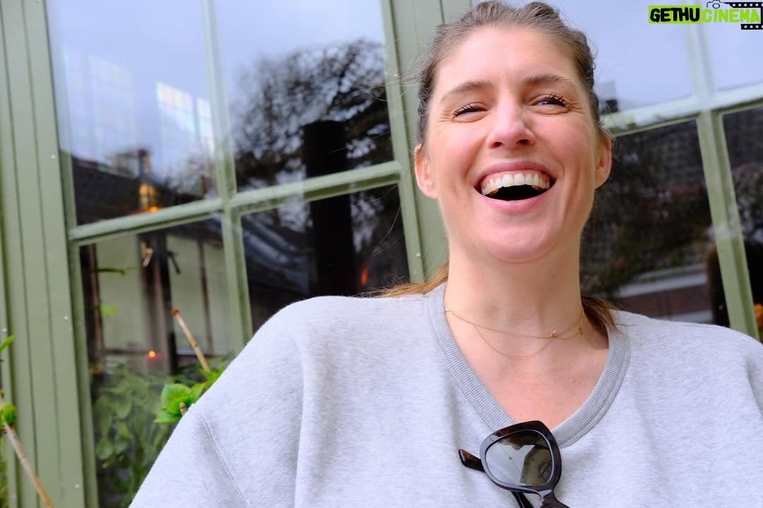 Marieke Elsinga - 10.9K Likes - Dacht doe ook eens zo’n dump. #maart
1. Smile
2. Pizza, wijn, baby
3. M’n mattie bij The Headliner
4. Zonder team ben je niks
5. Annie’s babyshower
6. Top40 award uitreiken. Ging bijna mis
7. Juicen met Jip
8. Anouk wint The Headliner
9. Stappenteller en patriarchaat een klap geven bij Feminist March
10. Lentewijn met Eva
11. Voor het eerst in jaren hardlopen
