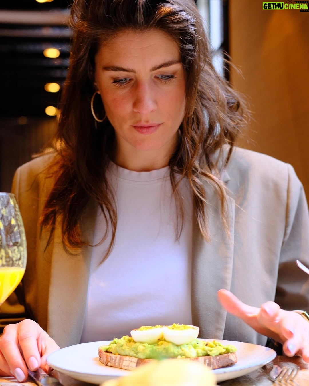 Marieke Elsinga - 17.2K Likes - Ik nam het broodje avocado met gepocheerd ei, maar dan zonder gepocheerd ei…