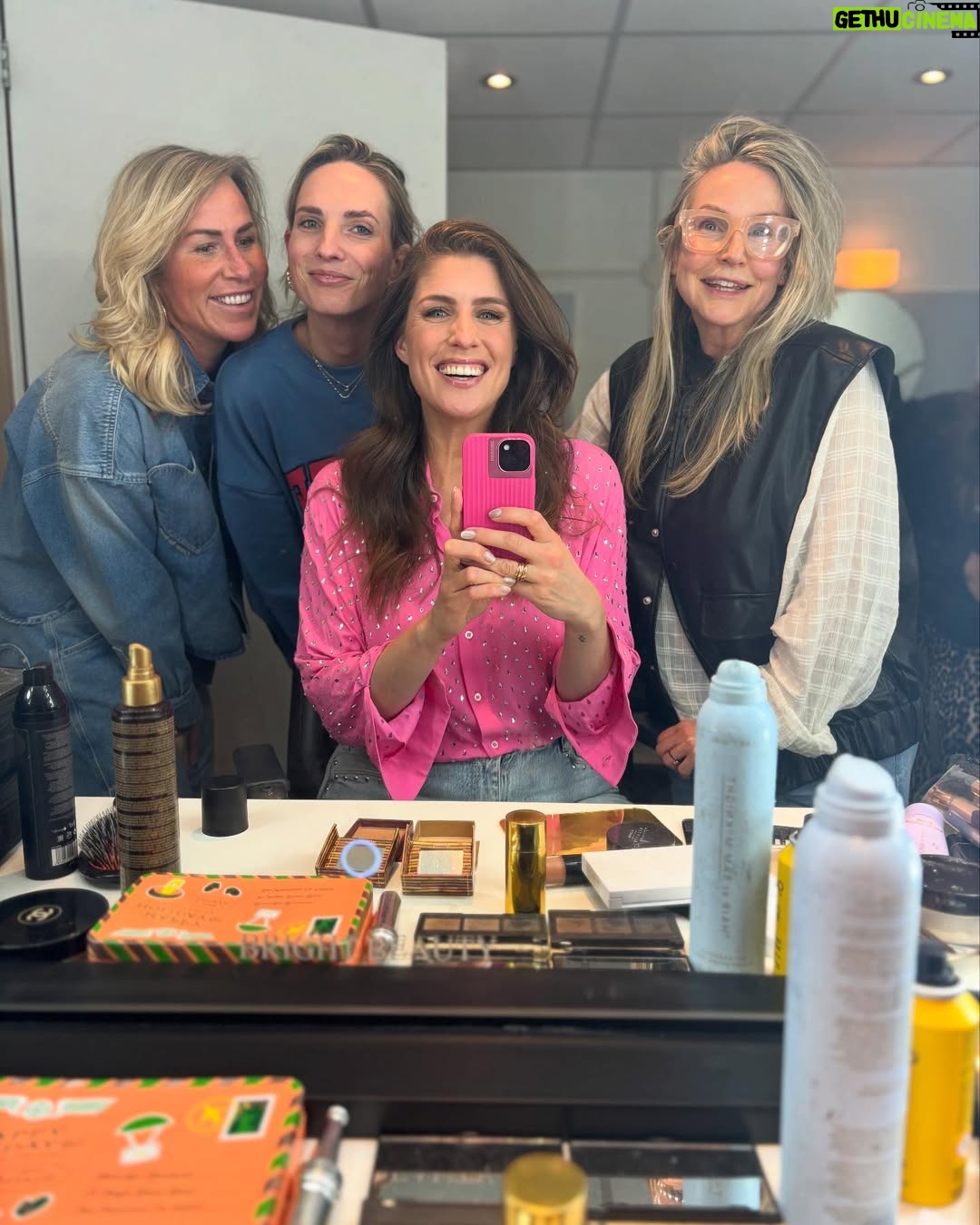 Marieke Elsinga - 10.9K Likes - Dacht doe ook eens zo’n dump. #maart
1. Smile
2. Pizza, wijn, baby
3. M’n mattie bij The Headliner
4. Zonder team ben je niks
5. Annie’s babyshower
6. Top40 award uitreiken. Ging bijna mis
7. Juicen met Jip
8. Anouk wint The Headliner
9. Stappenteller en patriarchaat een klap geven bij Feminist March
10. Lentewijn met Eva
11. Voor het eerst in jaren hardlopen
