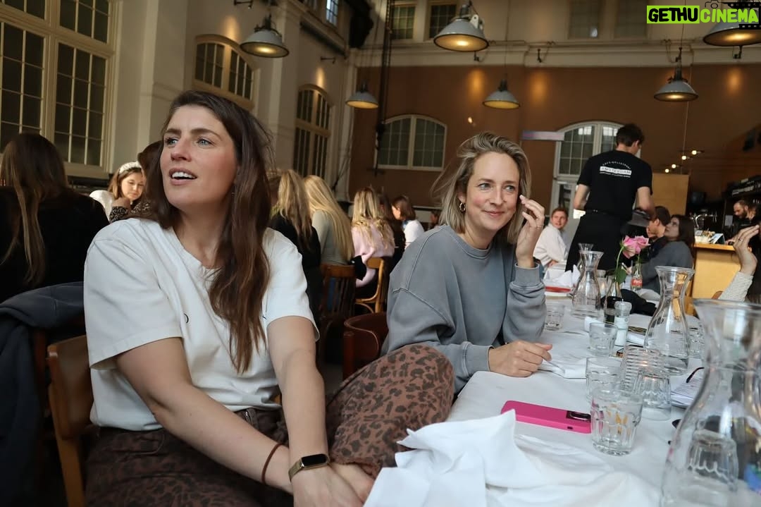Marieke Elsinga - 10.9K Likes - Dacht doe ook eens zo’n dump. #maart
1. Smile
2. Pizza, wijn, baby
3. M’n mattie bij The Headliner
4. Zonder team ben je niks
5. Annie’s babyshower
6. Top40 award uitreiken. Ging bijna mis
7. Juicen met Jip
8. Anouk wint The Headliner
9. Stappenteller en patriarchaat een klap geven bij Feminist March
10. Lentewijn met Eva
11. Voor het eerst in jaren hardlopen