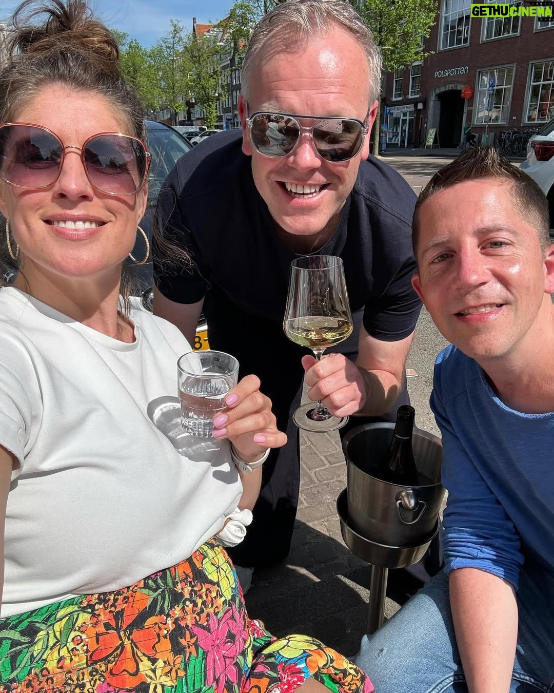 Marieke Elsinga - 14.5K Likes - Het grote bruiloft overleg. Met op links de BABS en op midden en rechts de bruidegommen. ❤️