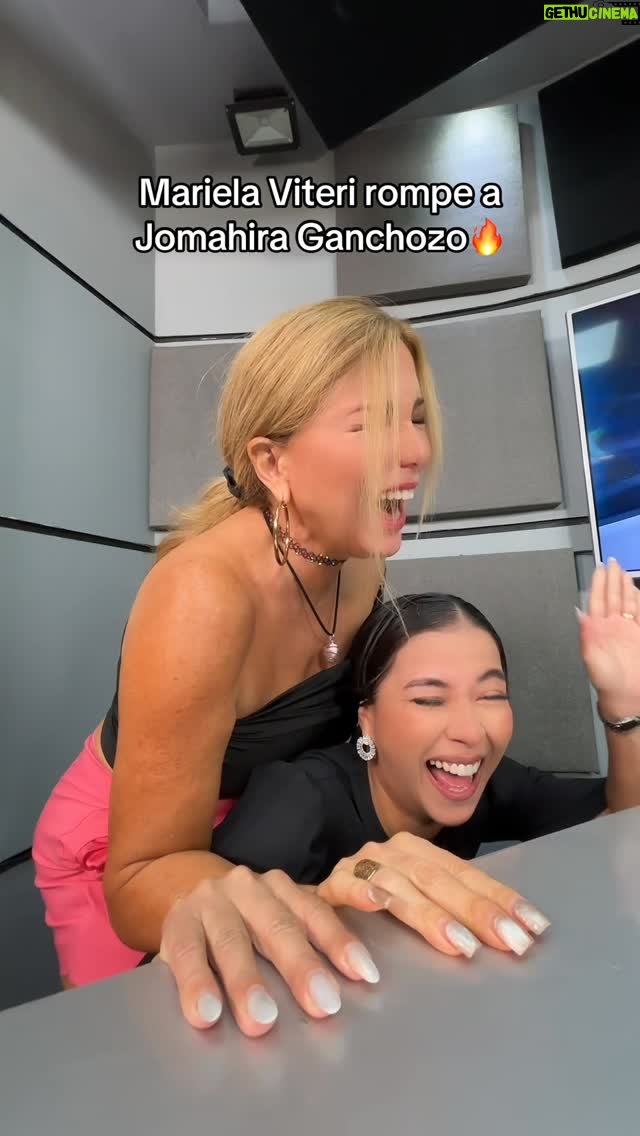 Mariela Viteri - 2.4K Likes - ¡Casi le quiebro la columna a Jomahira! 😅 No se pierdan la entrevista que le hicimos, donde hablamos de lo más caliente de la farándula. 🎤🔥
¡Todo eso y mucho más en mi canal de YouTube, Mariela TV! ¡Ya está disponible!
#Farándula #Entrevista #MarielaTV