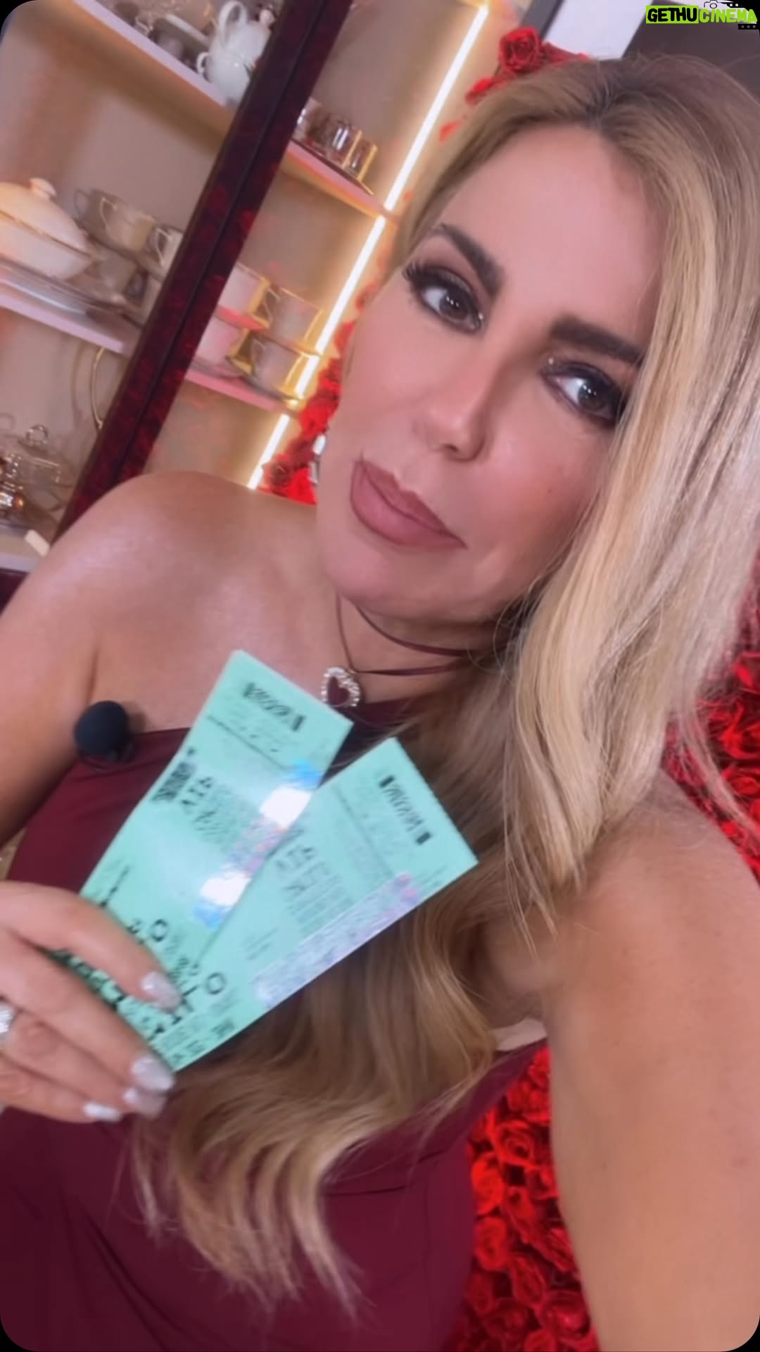 Mariela Viteri - 630 Likes - ¡🎉 Radio Fuego y MarielaTv te siguen premiando! 🎶
Sigue las cuentas de Radio Fuego 106.5 FM @fuego106.5, envíanos captura por interno 📲, comenta con quién irías, tu canción favorita👯♂️ y ¡listo! Estás participando para ganar entradas 🎫 al concierto Camilo. 🎤¡No te lo pierdas!