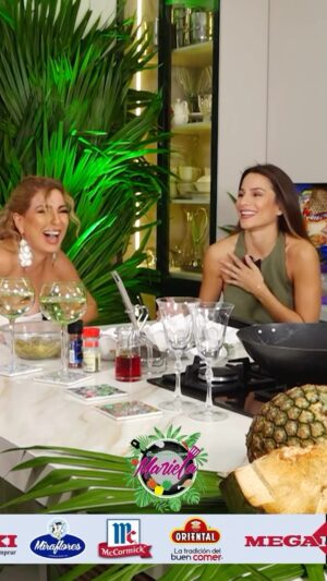Mariela Viteri Instagram - La primera parte de la entrevista con @joselyn_gallardo  en Cocinemos con Mariela está imperdible 😮. Ve ahora mismo a mi canal de YouTube, MarielaTv, y disfrútala. 😉

Conocerás cómo Fernando Villaroel le dio la oportunidad en el mundo de la actuación, su experiencia en Sin Senos sí hay Paraíso y todo lo que la ha marcado en su carrera.👏🏼

Gracias a nuestros increíbles auspiciantes:
@megamaxiec | @supermaxiecuador | @mccormick_ecuador
@miraflores_ec | @orientaloficial

¡Link del programa completo en mis historias!☺️

#CocinemosConMariela #Entrevistas #Cultura #CocinaYCharla #ProduccionesLocales #Colombia #YouTube
