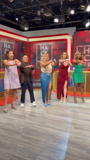 Mariela Viteri Instagram - @samanthagreyb no se rinde y le explica paso a paso a @marielaviteri el tren de #JOMBRIEL 🤣