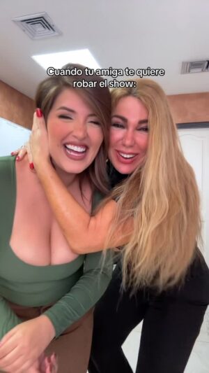 Mariela Viteri Instagram - ✨Nuevo Marielazo…Jajaj

👀No se pierdan LO   SONADO DE LA FARÁNDULA con @alesukita ¡Ya lo pueden ver en mi canal de YouTube, MarielaTv!🔥 

Y recuerden que la @lachancherademateo abre el día de mañana a las 11AM en La Joya, The Garden 2. 😋