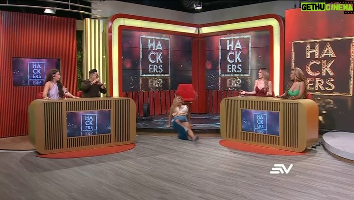 Mariela Viteri - 9.2K Likes - ¿DE CUÁNTO ERA EL BILLETE @marielaviteri? 🤣
El sol ☀️ del espectáculo sufrió una caída EN VIVO 🎬
