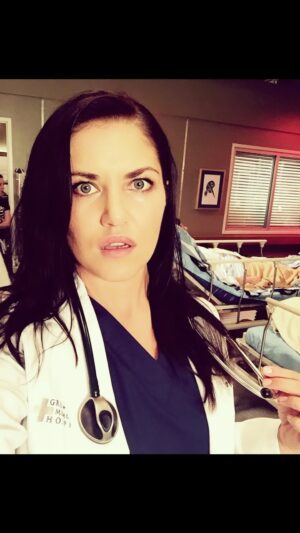 Marika Domińczyk Instagram - Did you LOVE to HATE her?!?! Well I LOVED to play her 😘 ❤️#drminnick  Did you know that @greysabc Aired 20yrs ago today March 27,2005  #congratulations @shondaland #tv #actor #behindthescenes #throwback 
#greysanatomy  Yes. That is @scottkfoley #prosteticmakeup head 🫣😂