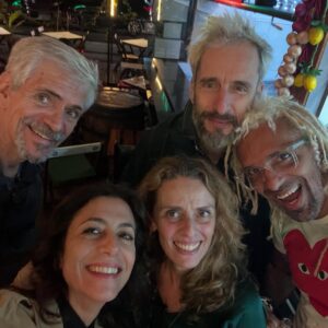 Marina Person Instagram - Astrid é daquelas amigas em quem vc pode contar, sempre. Uma amizade que vem lá da época em que fiz um teste pra VJ e ela me mandou cortar o cabelo, arrumar a postura e prestar atenção no que caía bem em mim. Me botou na fonoaudióloga (a lendária Nancy Miranda). Me ensinou tanto. Ensinou tanto a todos nós da MTV. Nunca se esquiva diante de alguma posição difícil, ainda que isso signifique desagradar a um monte de gente.  Nossa rainha comemorou aniversário 🎊 viva viva mil vezes viva✨